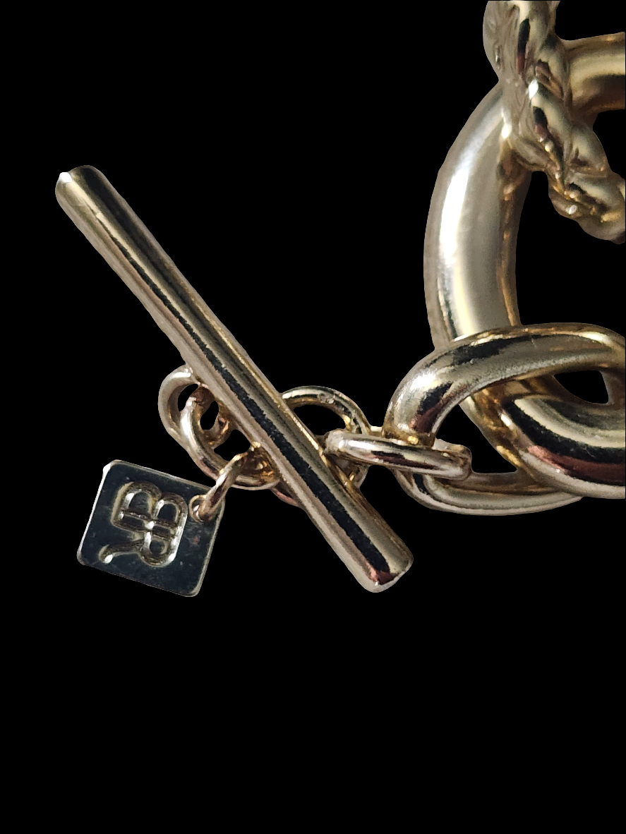 This striking gold-tone necklace makes a bold statement. Its chunky designer Banana Republic