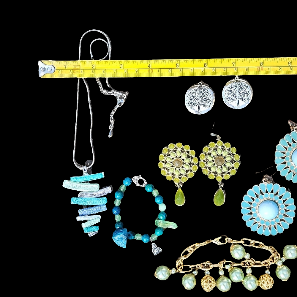 Six piece lot of costume fashion jewelry earrings pierced ears necklace bracelet