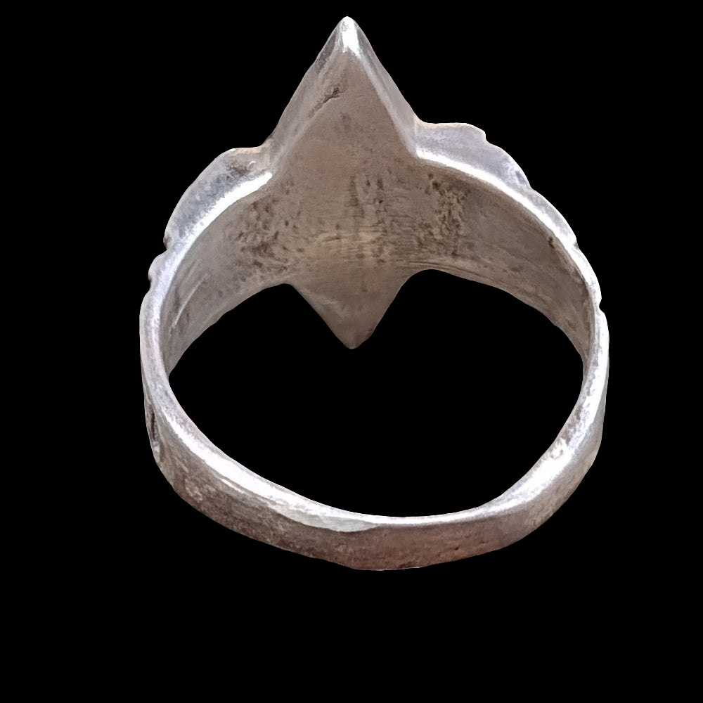 Handmade sterling silver ring with mother of pearl size 6.5 Native American ?