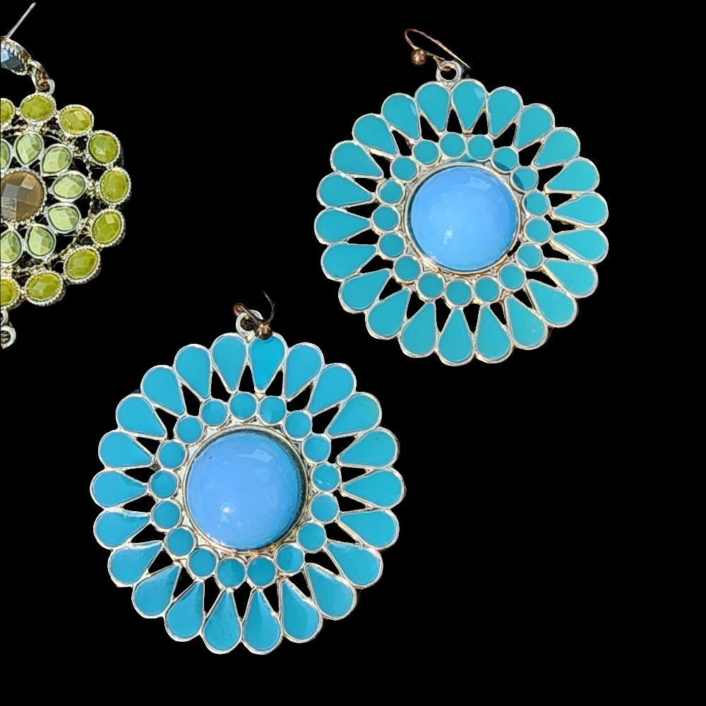 Six piece lot of costume fashion jewelry earrings pierced ears necklace bracelet