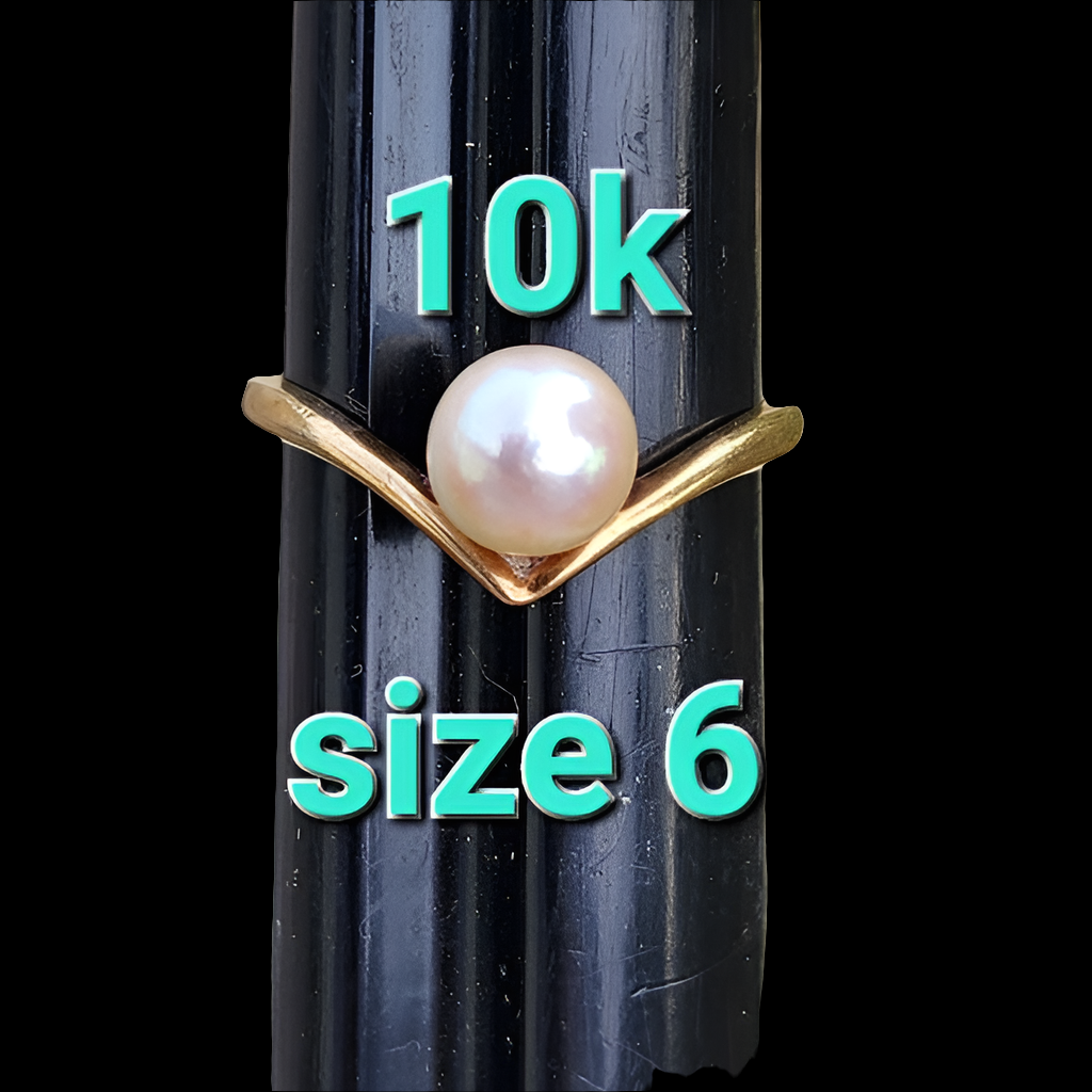 10k yellow gold ring with Faux pearl size 6