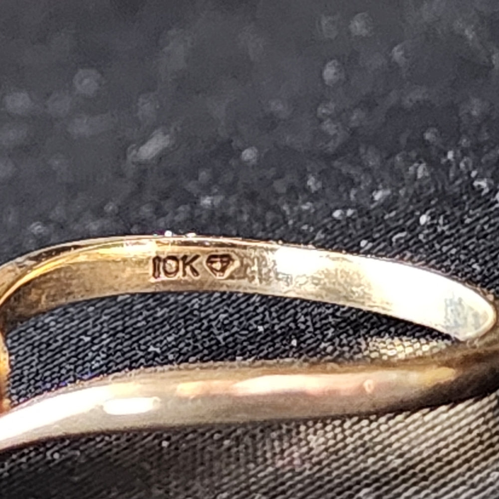 10k yellow gold ring with Faux pearl size 6