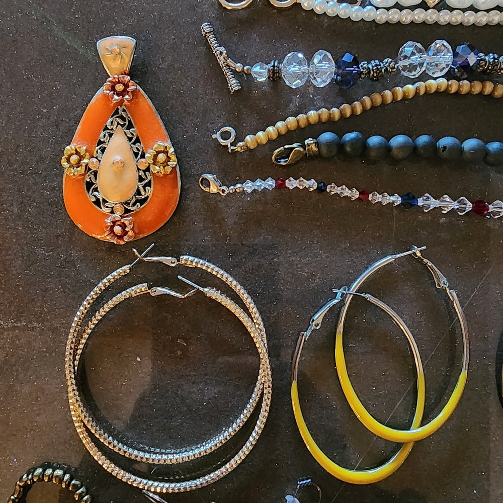 Bundle bulk lot costume fashion jewelry earrings bracelets pendant neckl…