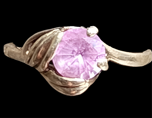 Vintage 10k karat gold ring with pink stone size 5.25