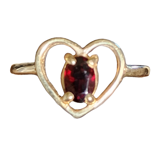 10K yellow gold petite heart with red Garnet ring size 6.5 fine jewelry wedding