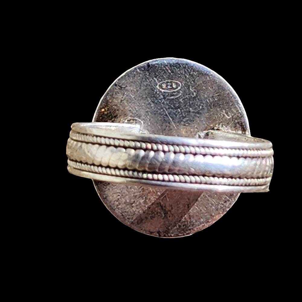 Vintage sterling silver Native American ring with green stone sizes 8