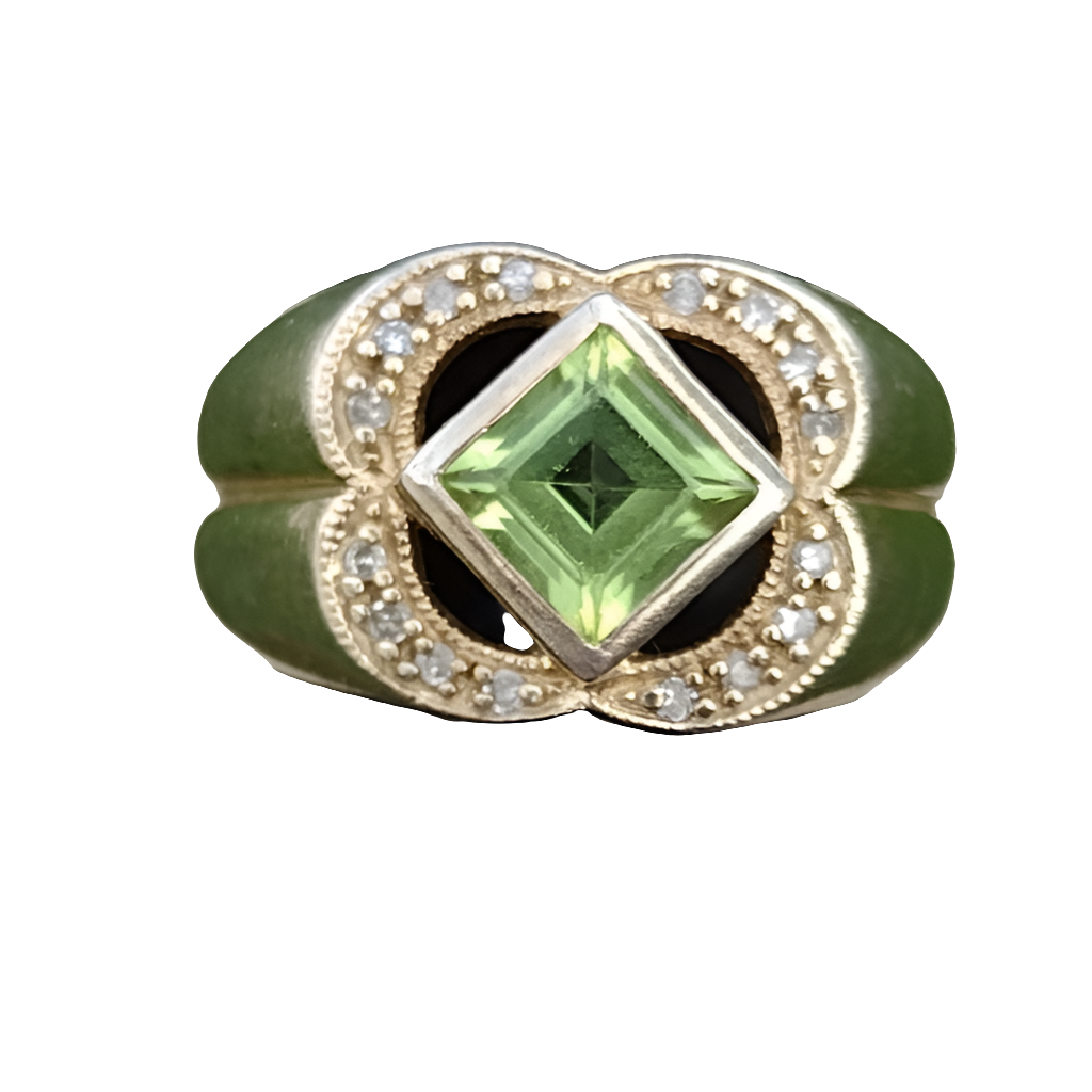 Vintage sterling silver ring with gold vermili size 7.25 green stone