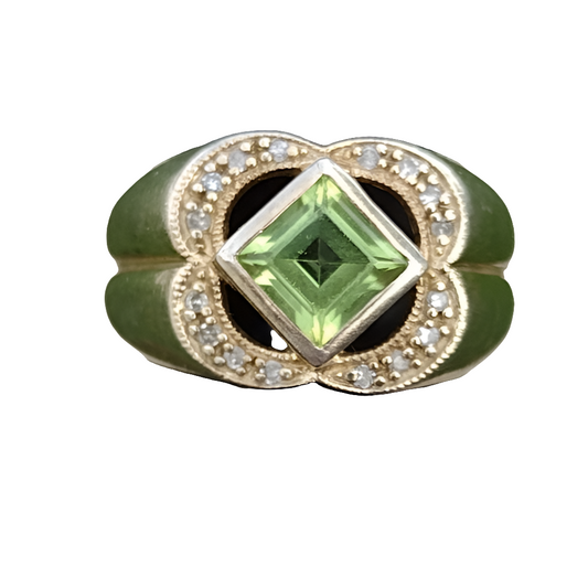 Vintage sterling silver ring with gold vermili size 7.25 green stone