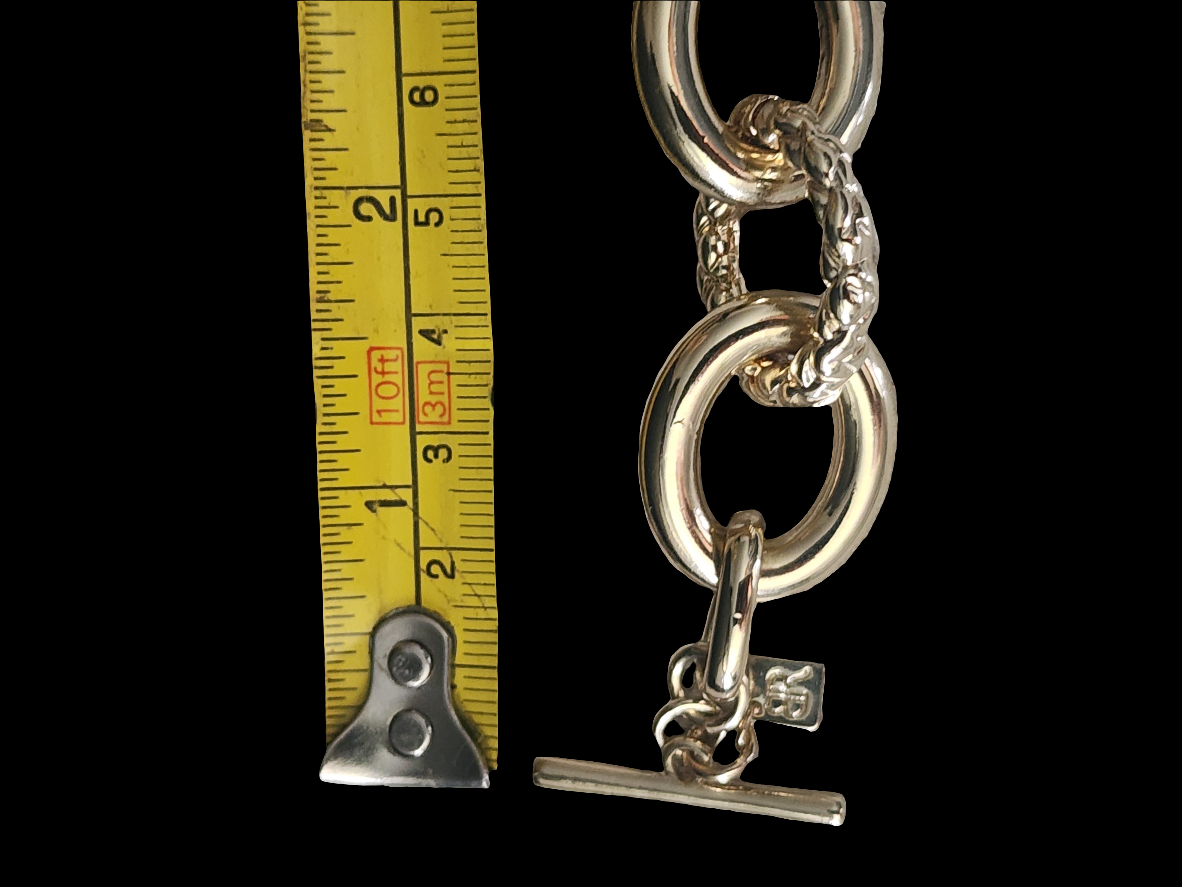 This striking gold-tone necklace makes a bold statement.  Its chunky designer Banana Republic