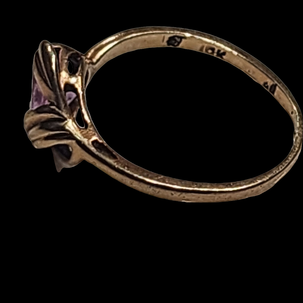 Vintage 10k karat gold ring with pink stone size 5.25