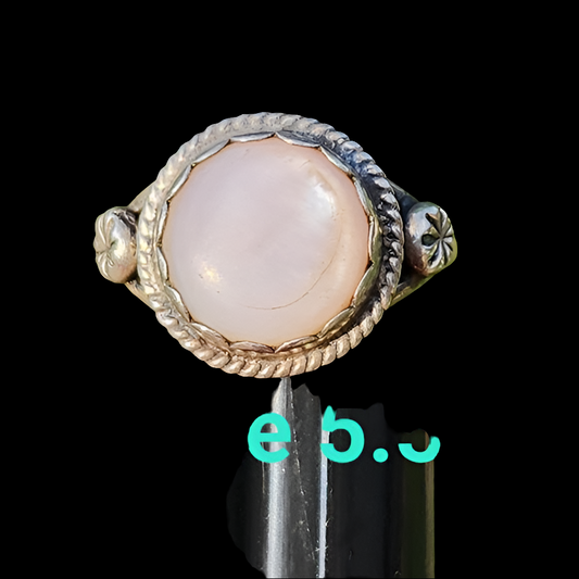 Native American sterling silver ring with mother of pearl size 5.5