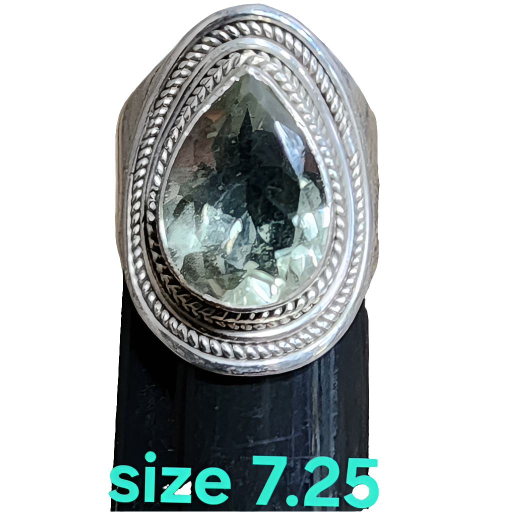 Sterling silver chunky tear drop ring with green stone size 7.25