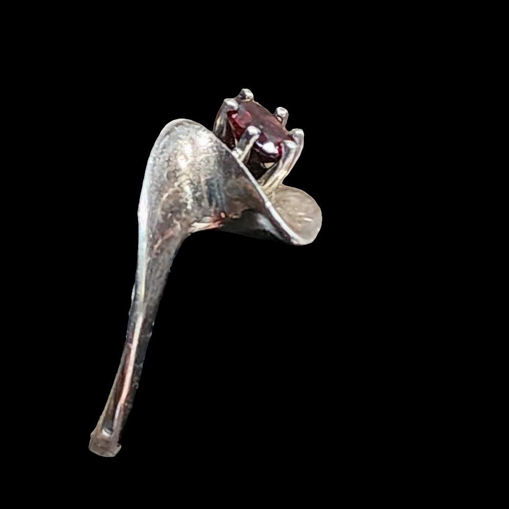 Sterling silver ring with red stone size 6.25