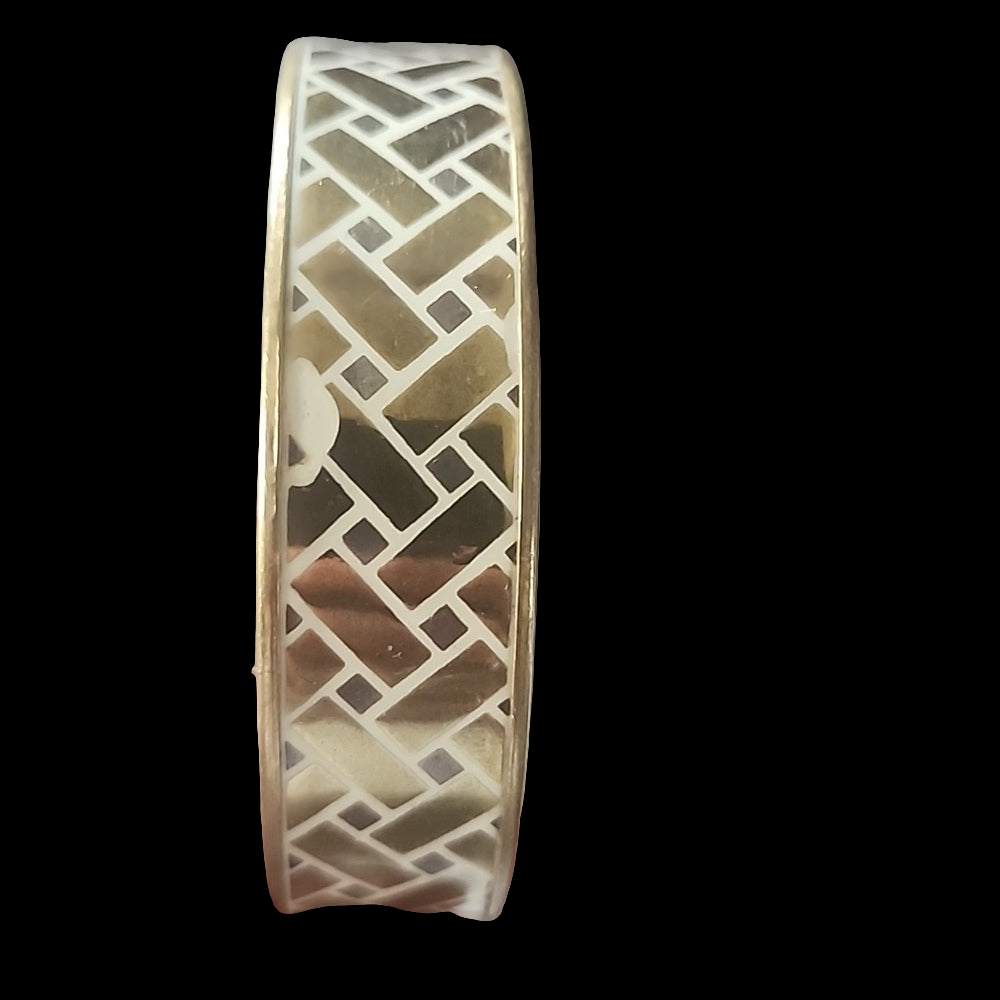 Laurana made in Italy designer fashion costume jewelry bracelet gold white tone