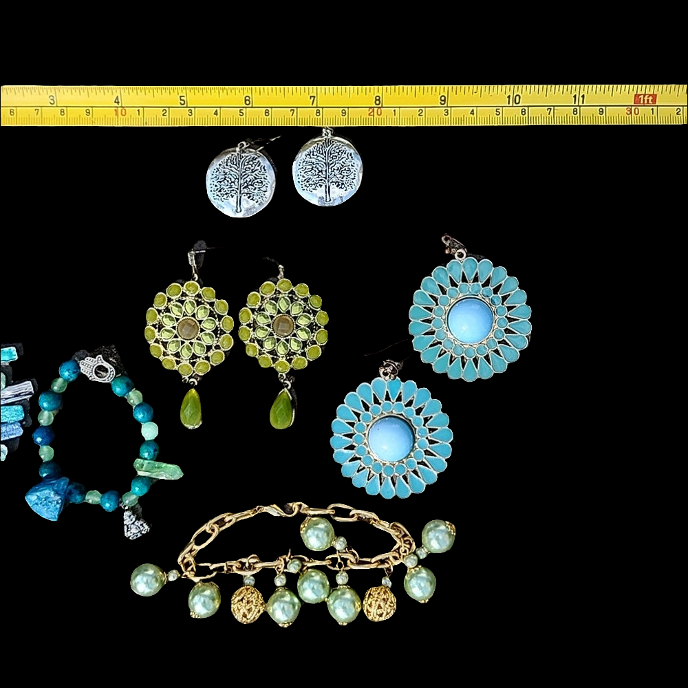 Six piece lot of costume fashion jewelry earrings pierced ears necklace bracelet