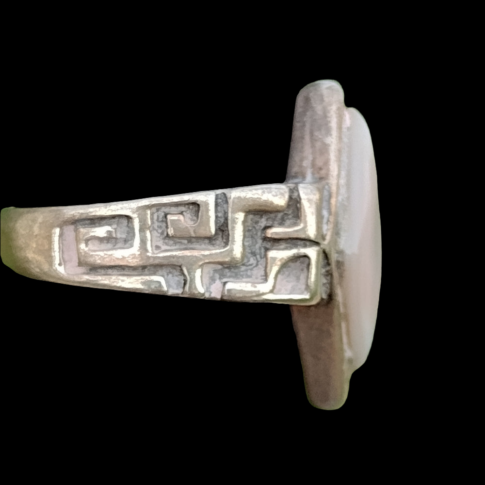 Handmade sterling silver ring with mother of pearl size 6.5 Native American ?