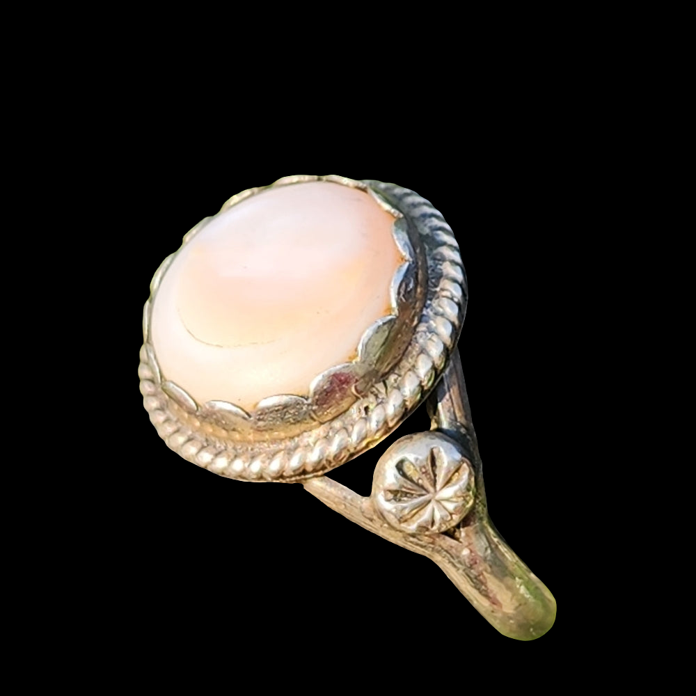 Native American sterling silver ring with mother of pearl size 5.5