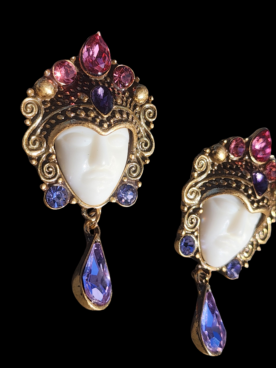 Pierce earrings with Sajen Style face & gemstones