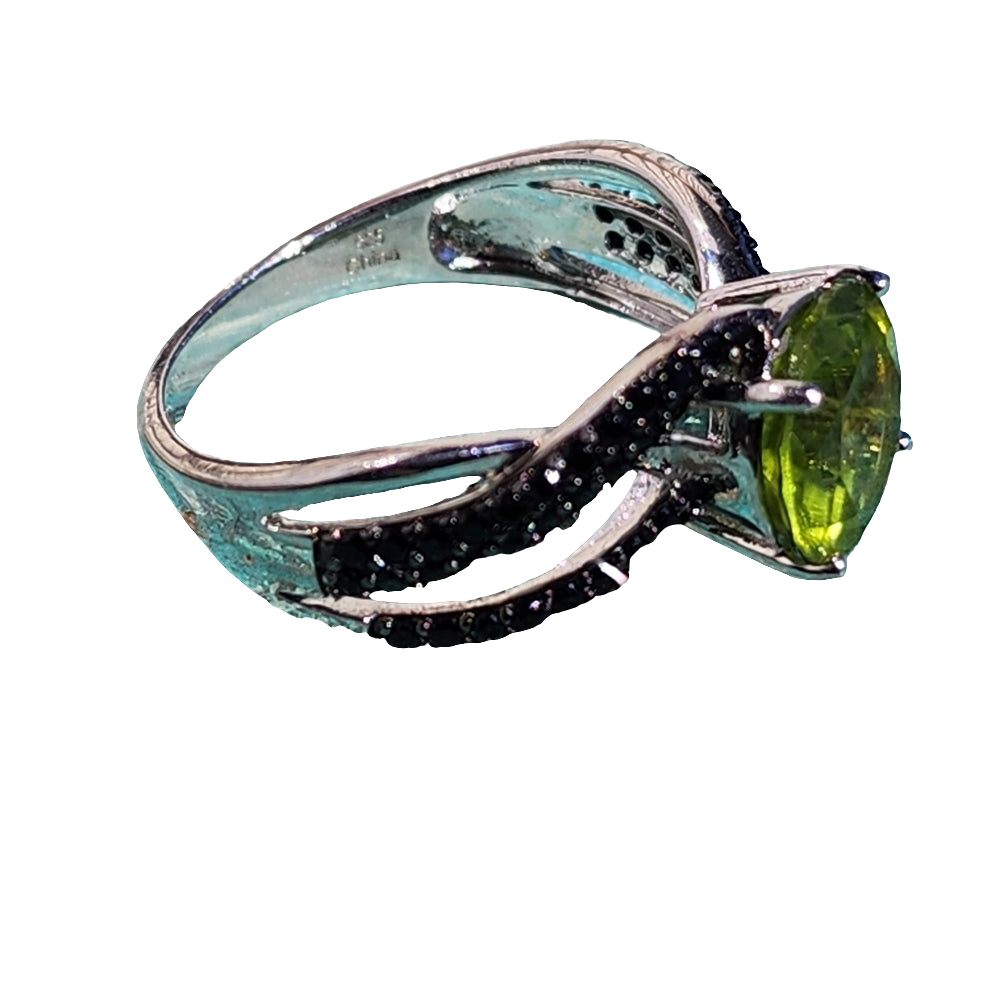 Sterling silver green peridot ring with black Stones size 8 jewelry