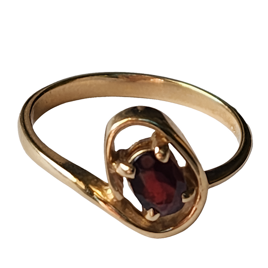 10k yellow gold dainty ring with red garnet size 6.5 fine jewelry