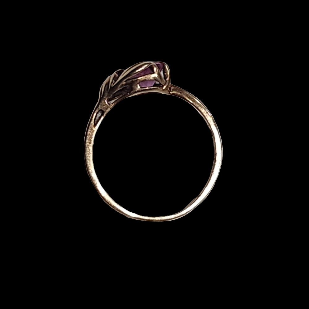 Vintage 10k karat gold ring with pink stone size 5.25