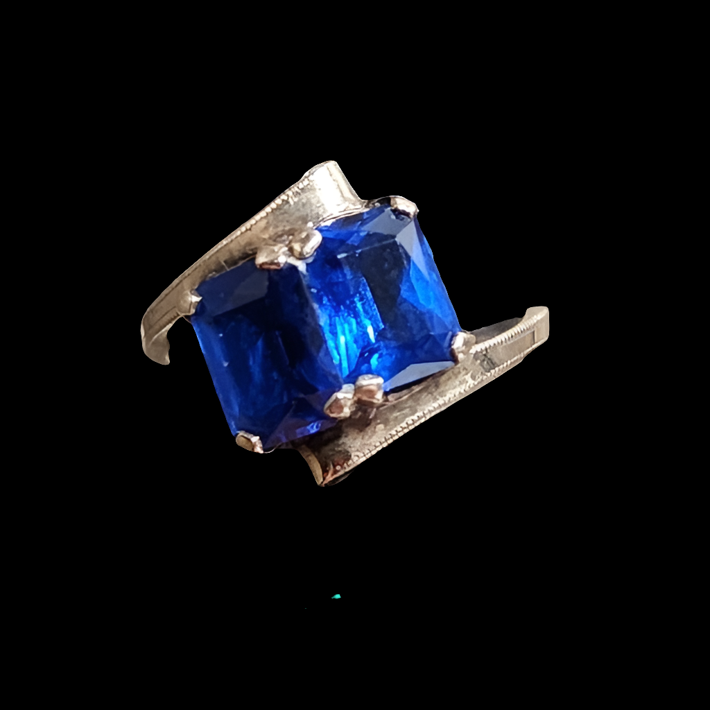 10k yellow gold ring with navy blue stones size 7 10K jewelry