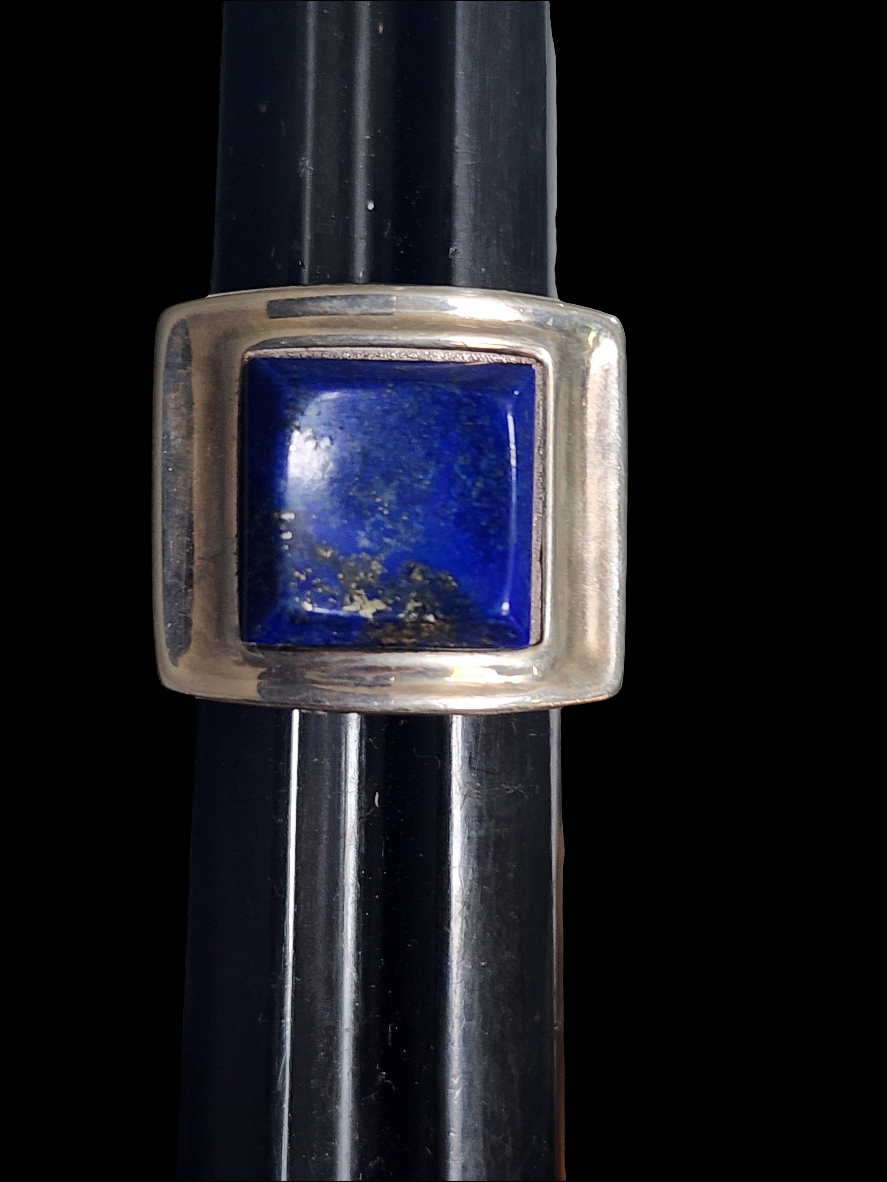 Vintage Sterling silver blue lapis Lazuli ring size 5.5