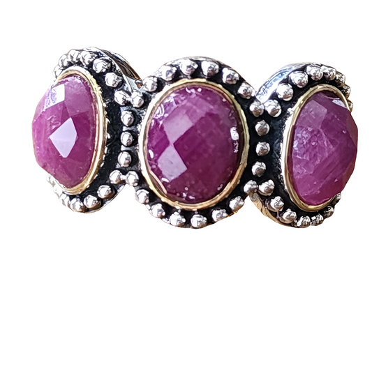 Sterling silver faceted 3 stone ring Amethyst    red color size 6.75