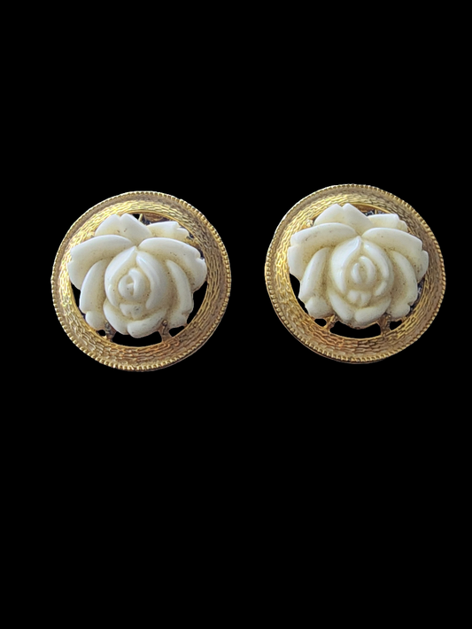 Gold Tone carved flower clip on earrings Fashion jewelry
