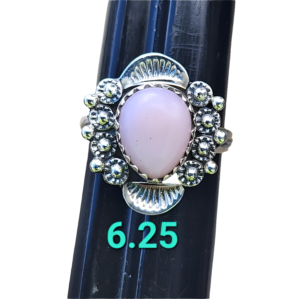 Sterling silver ring with pink stone size 6.25