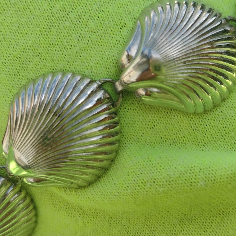 Shell bracelet silvertone about 7.5"