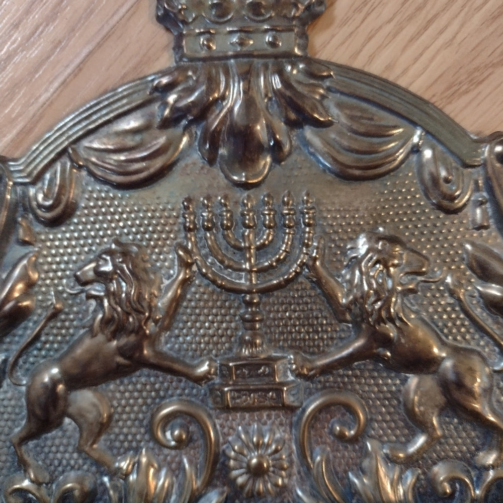 Hanukkah Menorah Hanukkiyah stand w eight candlestick holders lions and crown