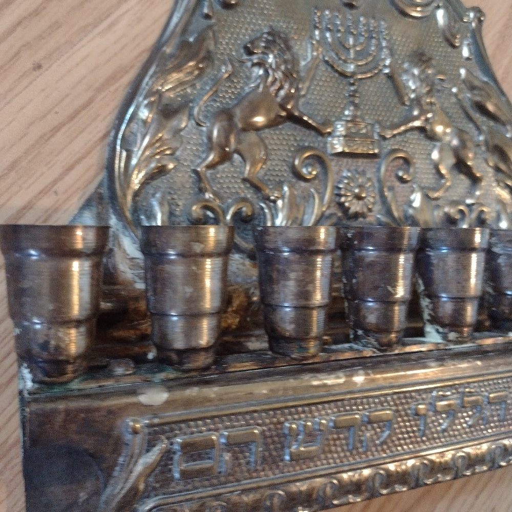 Hanukkah Menorah Hanukkiyah stand w eight candlestick holders lions and crown
