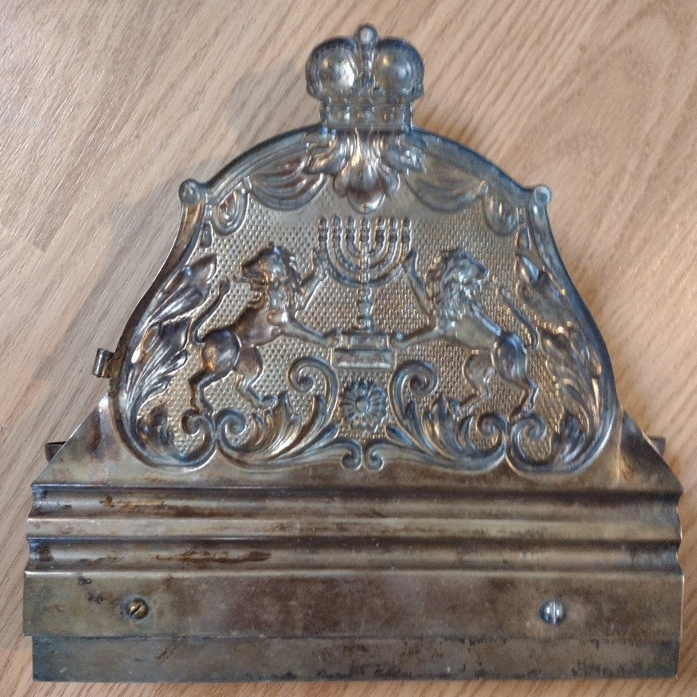 Hanukkah Menorah Hanukkiyah stand w eight candlestick holders lions and crown
