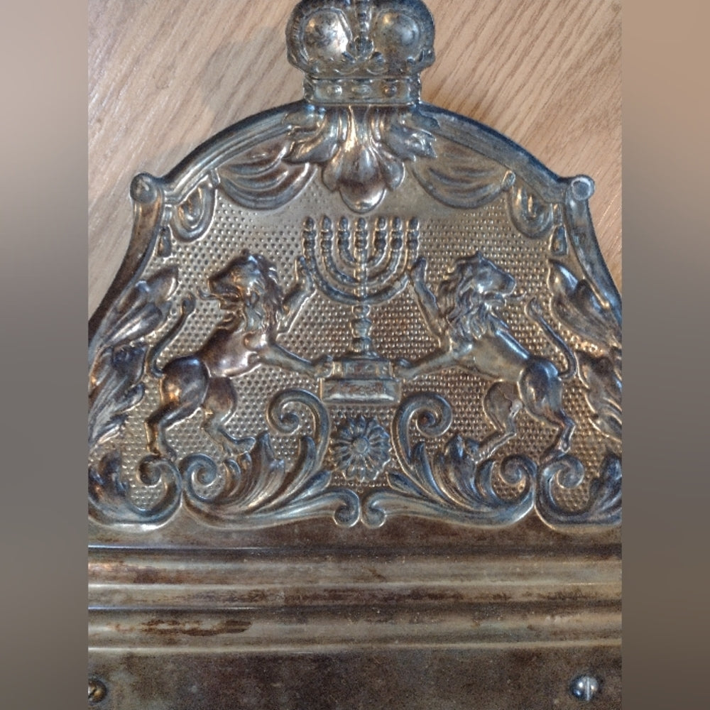 Hanukkah Menorah Hanukkiyah stand w eight candlestick holders lions and crown