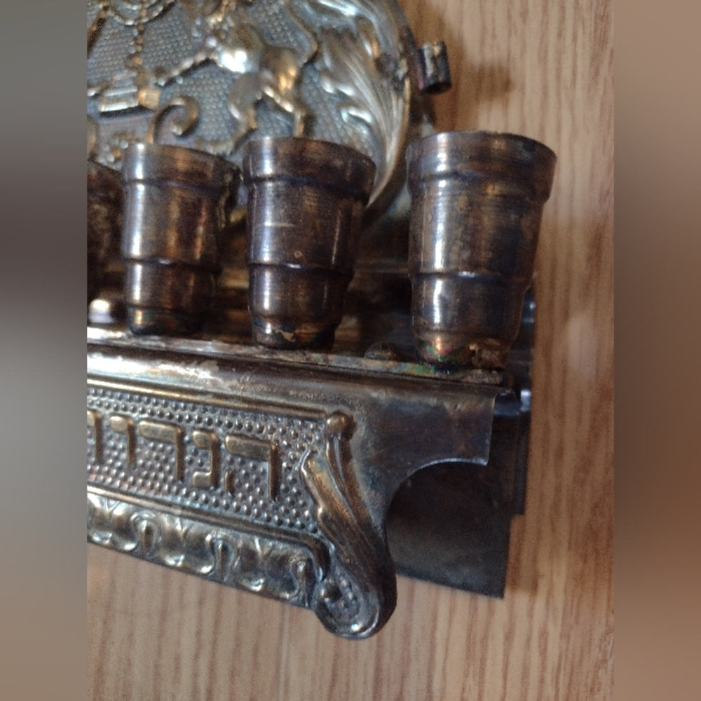 Hanukkah Menorah Hanukkiyah stand w eight candlestick holders lions and crown
