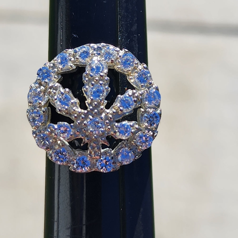 Unisex sterling silver ring size 11  pot leaf or Ohio buckeye leaf
