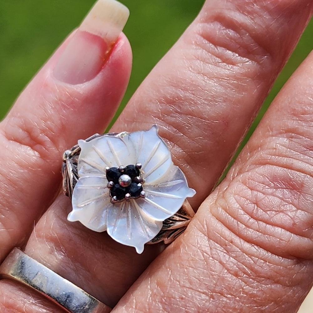 Lee Sand sterling silver mother of pearl and Sapphire floral ring size 6.75