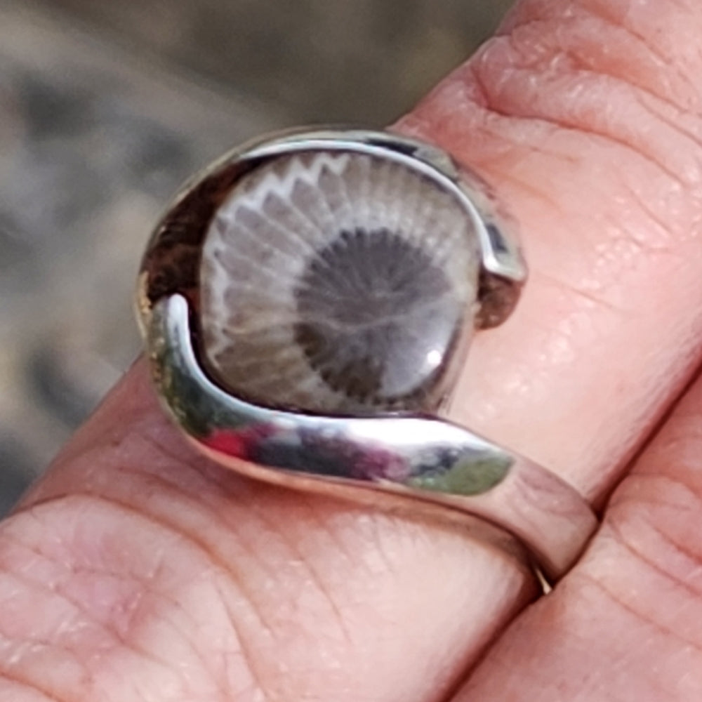 Sterling silver fossil ring size 6.75 Native American ?