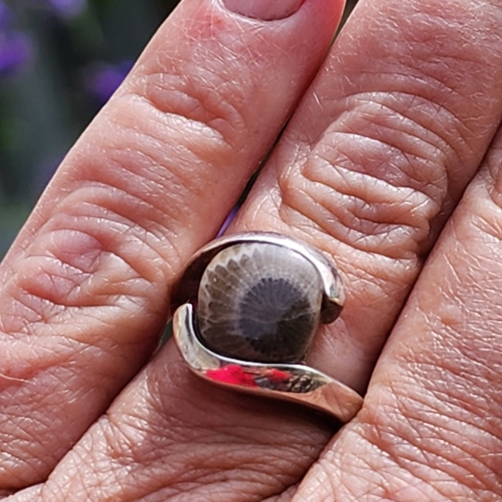 Sterling silver fossil ring size 6.75 Native American ?