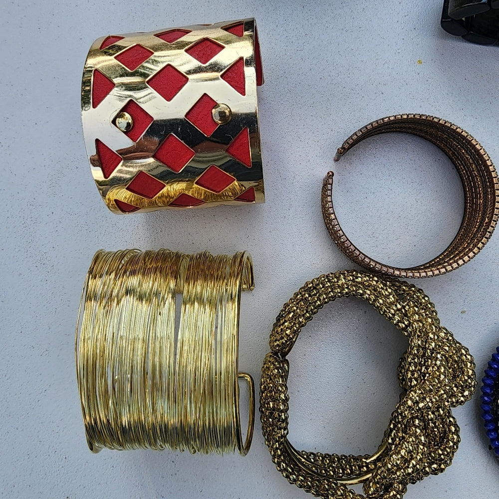 Jewelry lot bracelets Bangle cuff stretch mostly gold tone 10pc