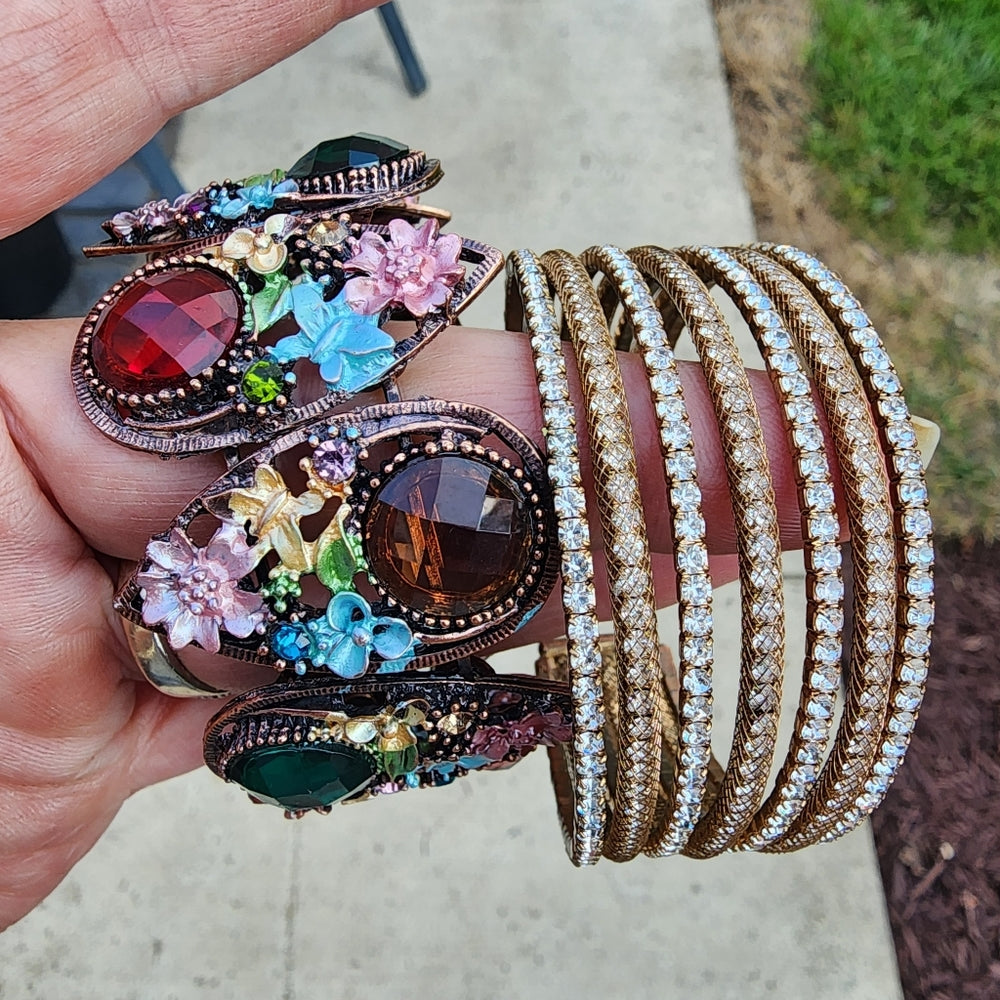 Jewelry lot bracelets Bangle cuff stretch mostly gold tone 10pc