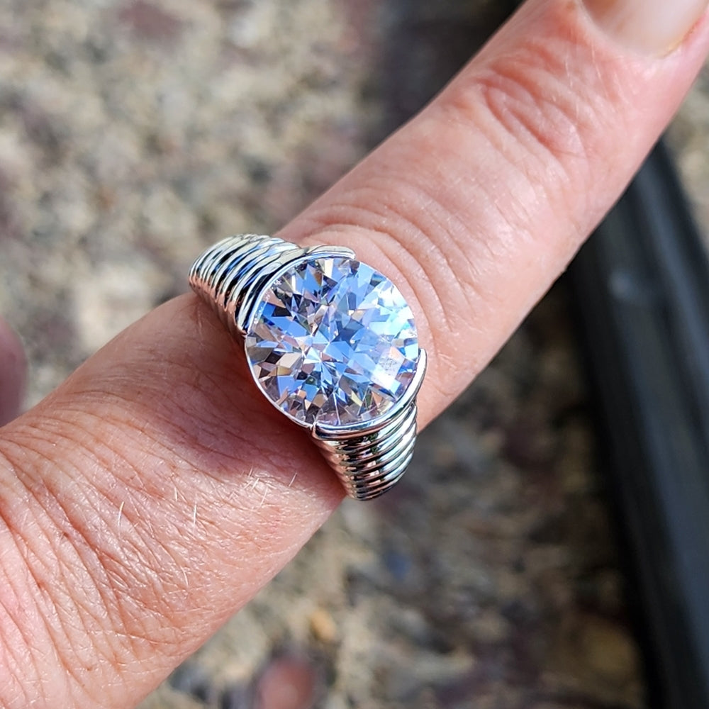 Sterling silver clear Stone ring beautiful stone size 8.25 wedding engagement