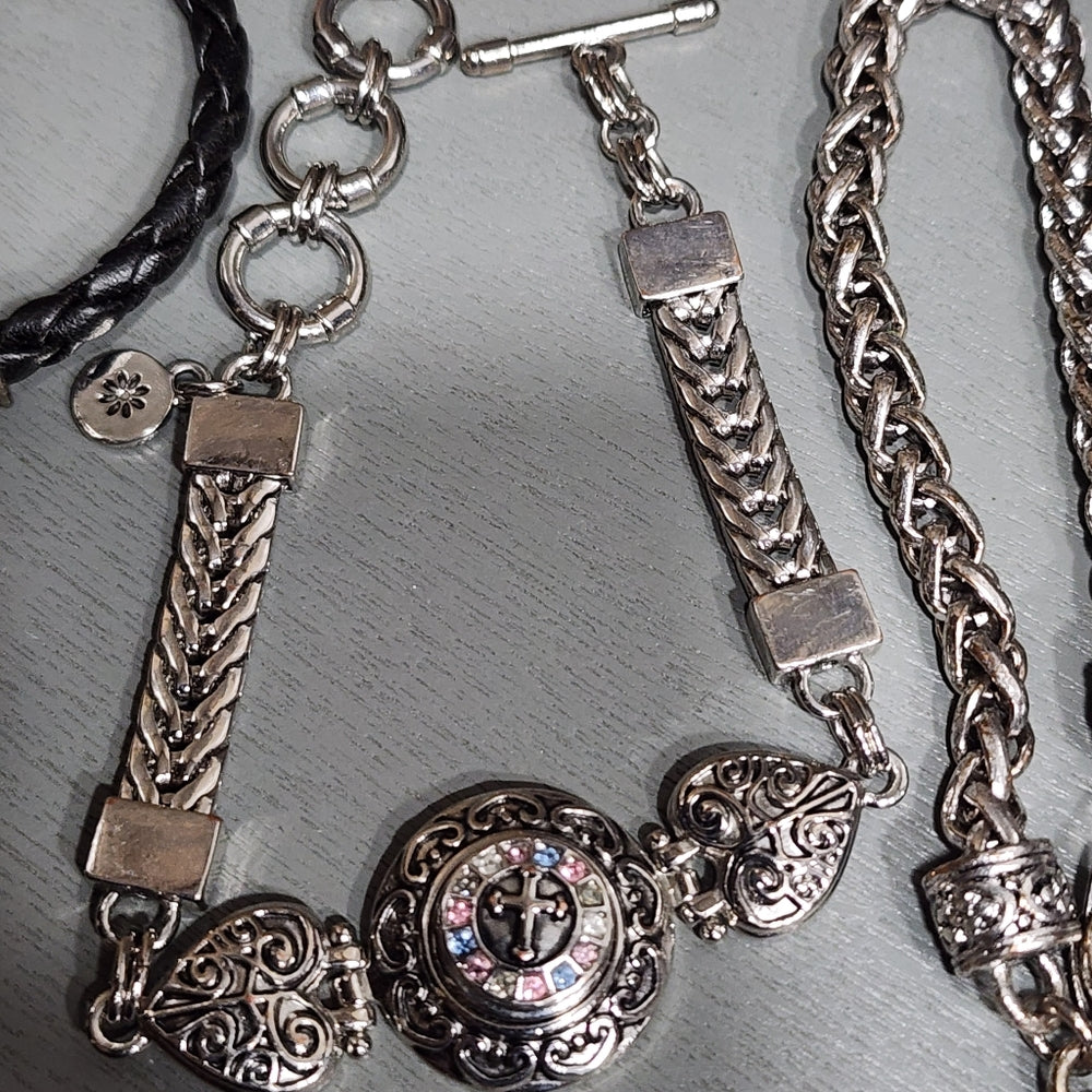 Fashion costume jewelry lot necklaces and bracelets some silver tone