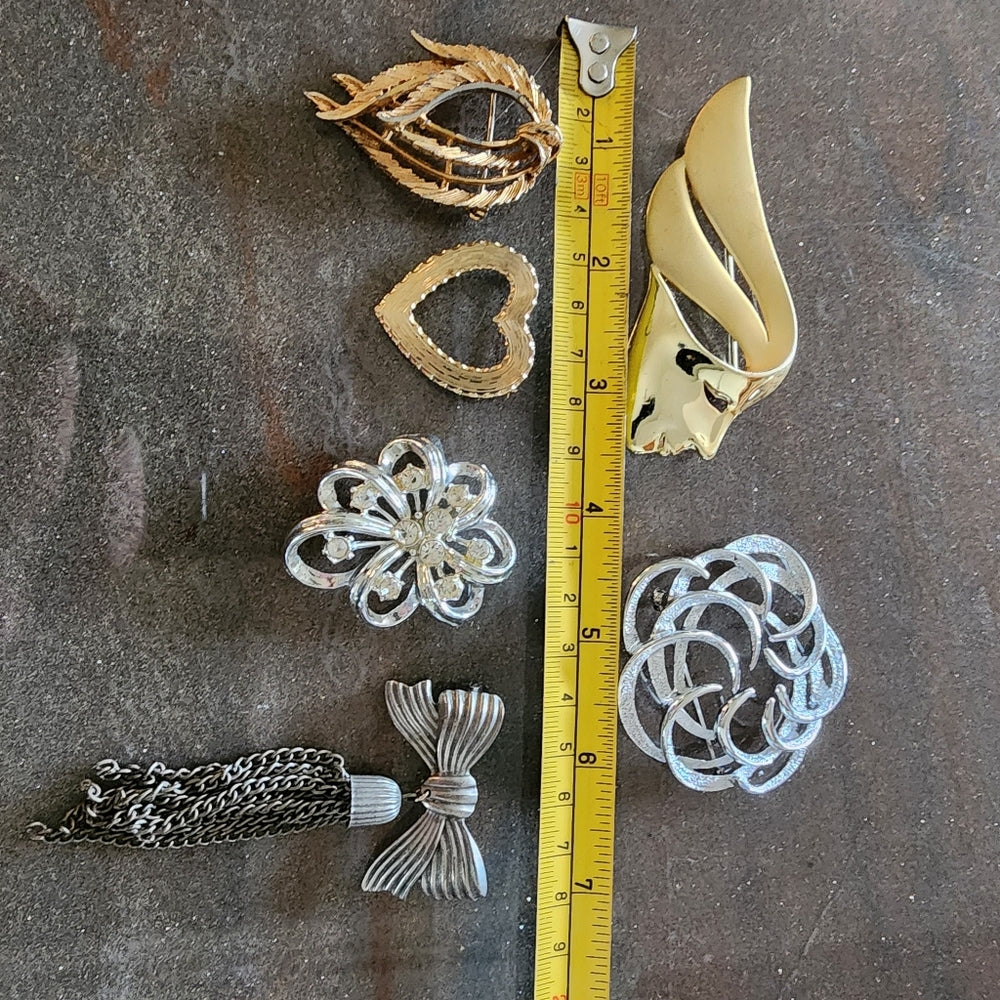 Costume jewelry bundle lot gold silver ton brooches scarf pin some signed