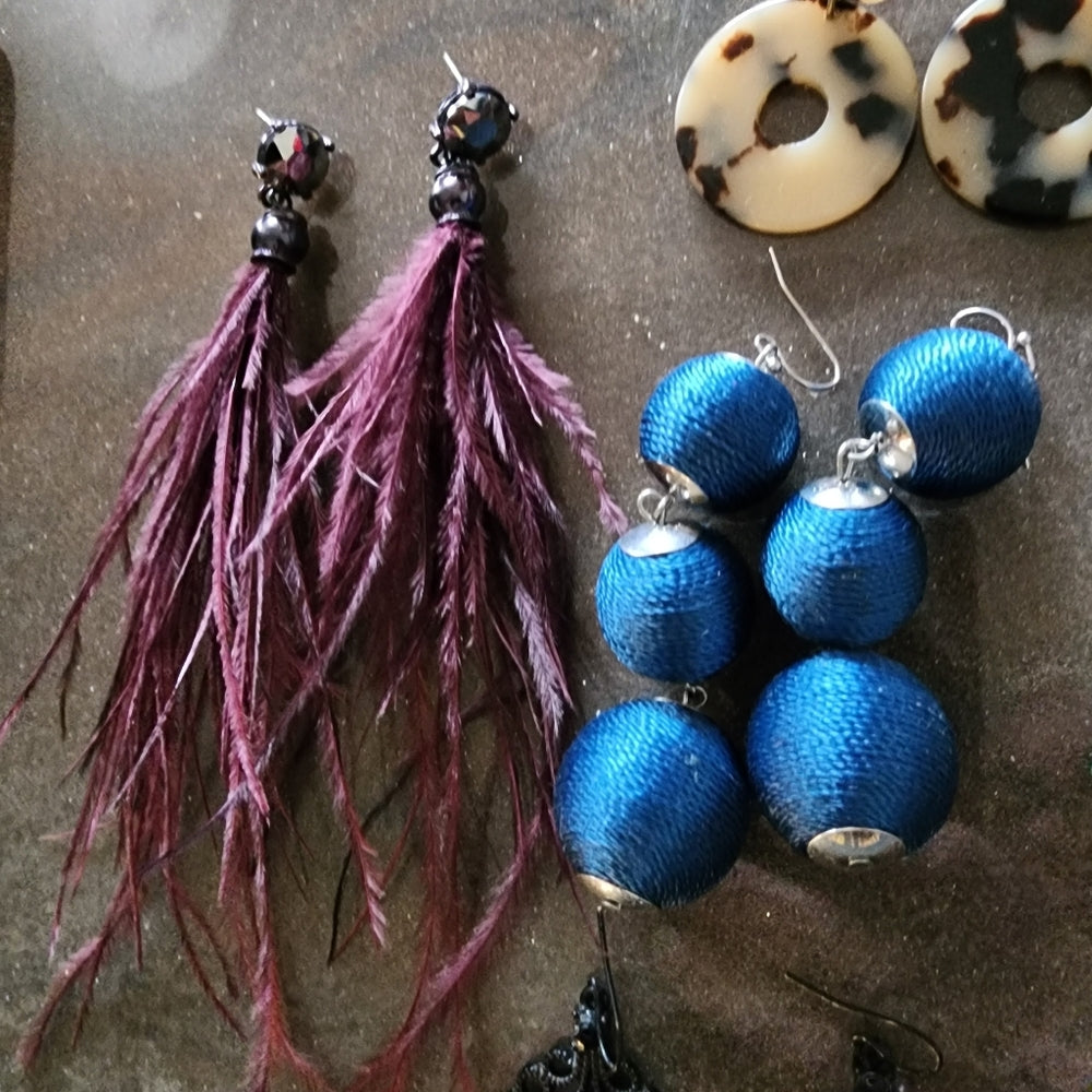 Bundle lot fashion costume earrings 17 pair rhinestone dangle feather coin