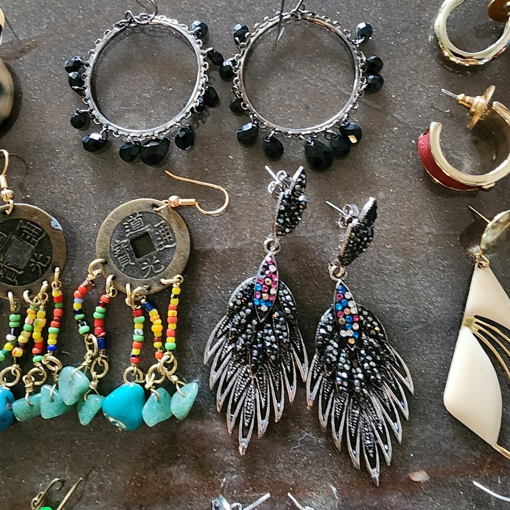 Bundle lot fashion costume earrings 17 pair rhinestone dangle feather coin