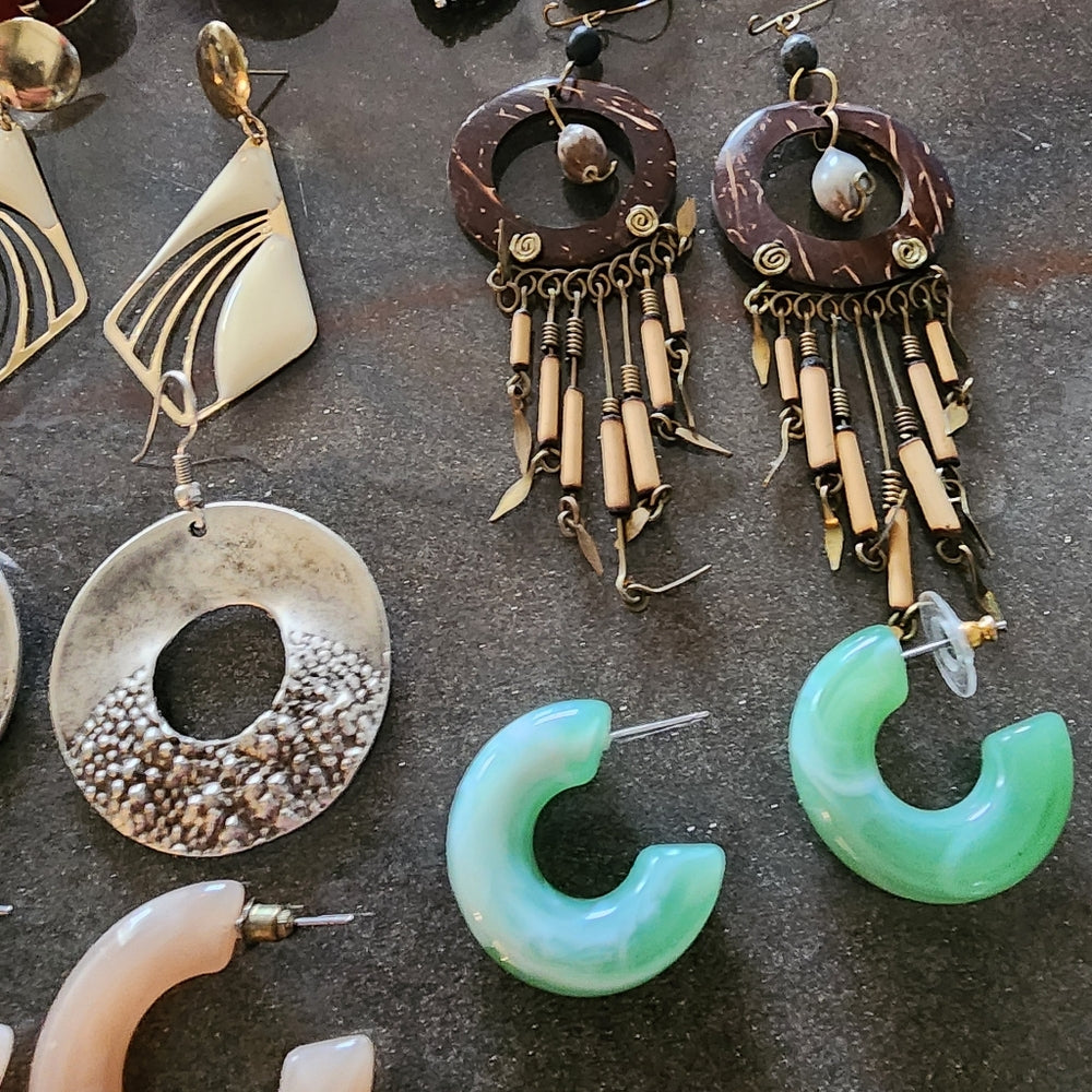 Bundle lot fashion costume earrings 17 pair rhinestone dangle feather coin