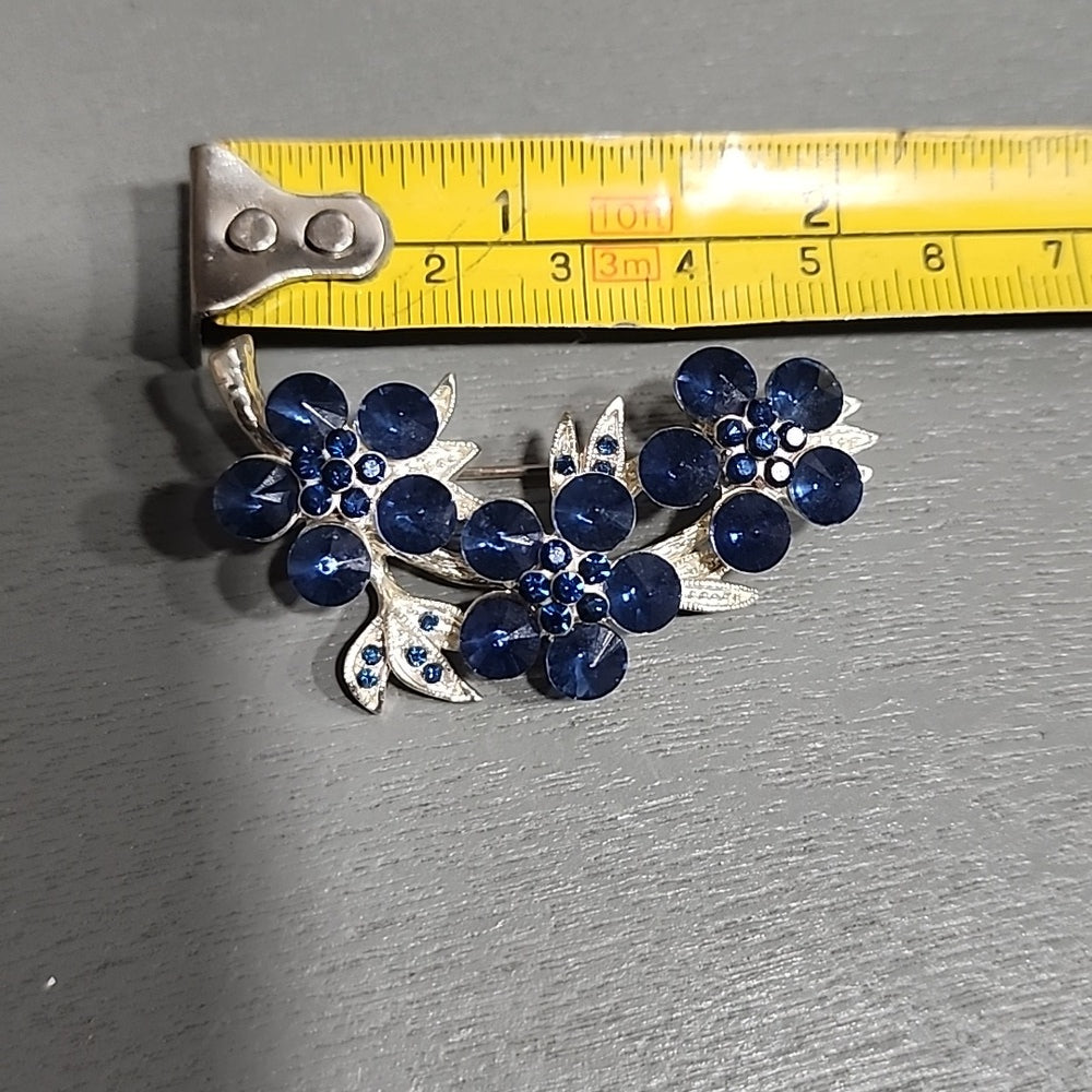 Blue Austrian crystal flower floral scarf pin brooch fashion costume jewelry