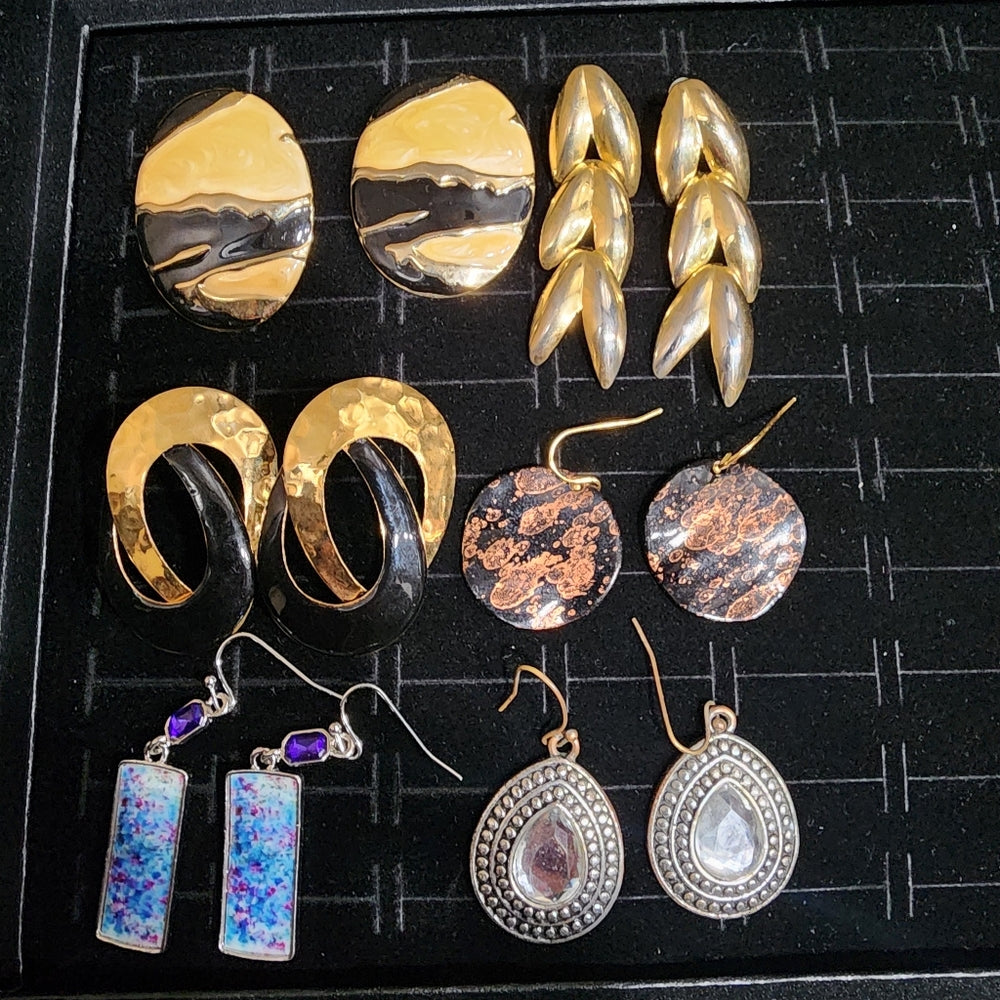 Bundle lot fashion costume Pierced earrings 1 Chico pr silver & gold tone